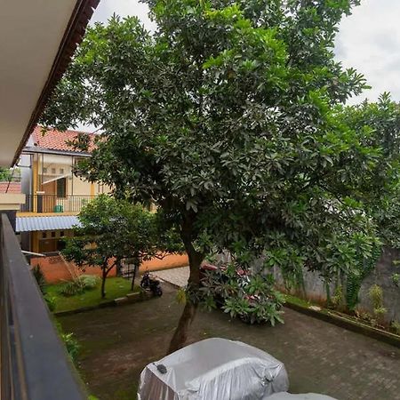 Kostawira Syariah Bintaro Mitra Reddoorz Hotel Mencil Kültér fotó