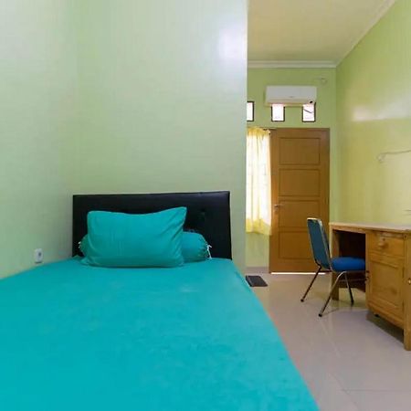 Kostawira Syariah Bintaro Mitra Reddoorz Hotel Mencil Kültér fotó