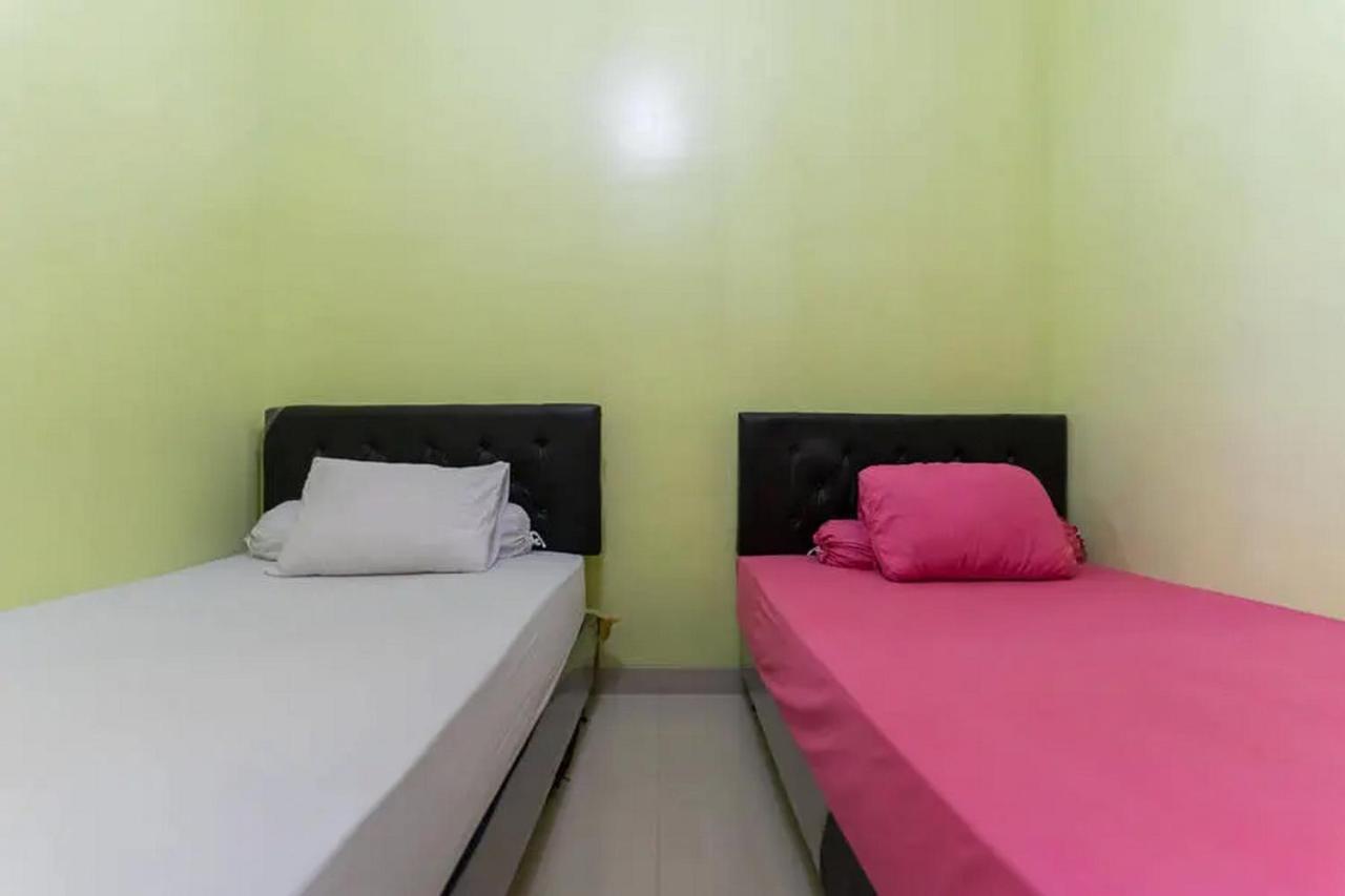 Kostawira Syariah Bintaro Mitra Reddoorz Hotel Mencil Kültér fotó