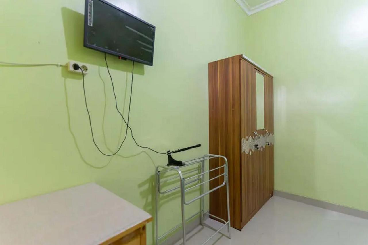 Kostawira Syariah Bintaro Mitra Reddoorz Hotel Mencil Kültér fotó