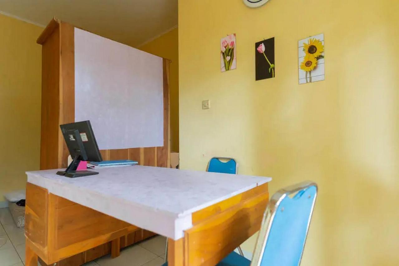 Kostawira Syariah Bintaro Mitra Reddoorz Hotel Mencil Kültér fotó