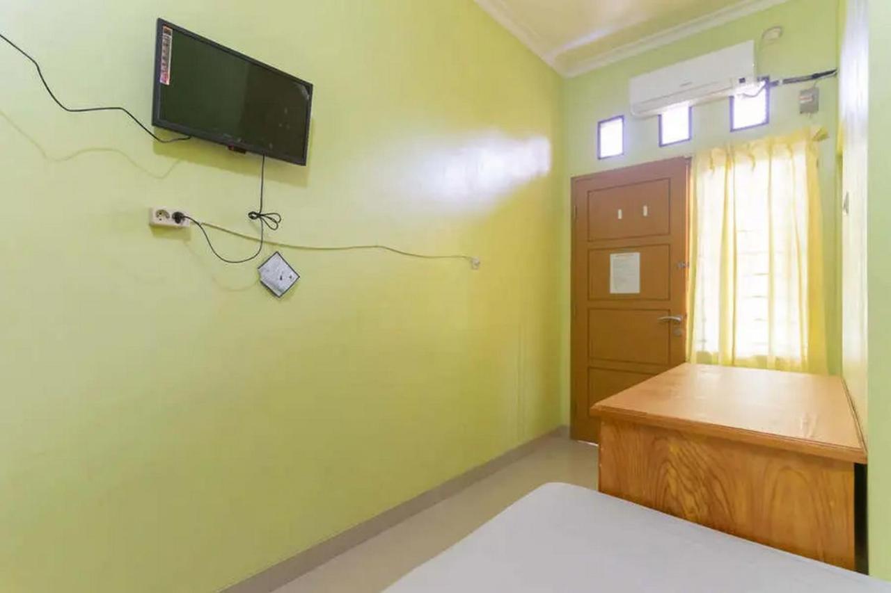 Kostawira Syariah Bintaro Mitra Reddoorz Hotel Mencil Kültér fotó