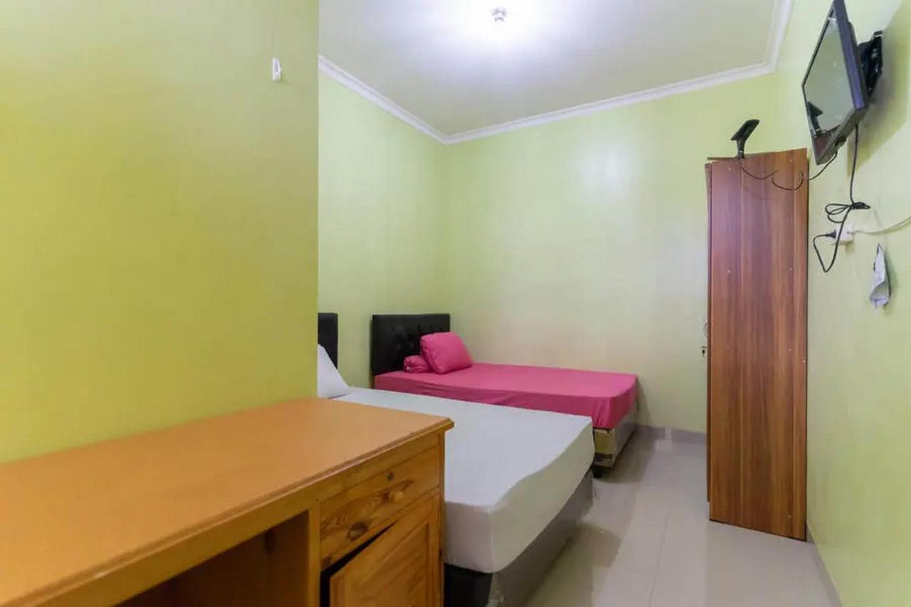 Kostawira Syariah Bintaro Mitra Reddoorz Hotel Mencil Kültér fotó