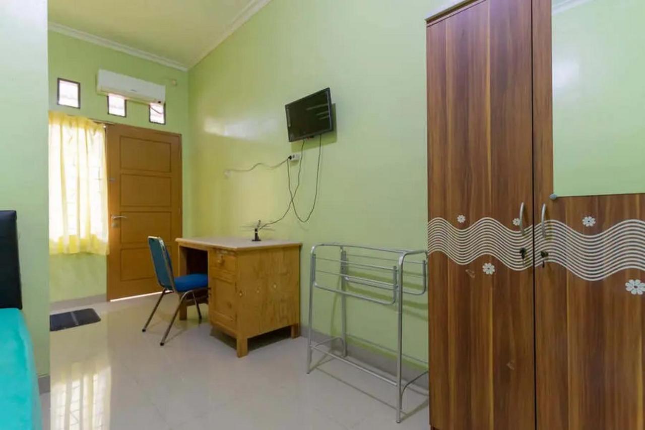 Kostawira Syariah Bintaro Mitra Reddoorz Hotel Mencil Kültér fotó