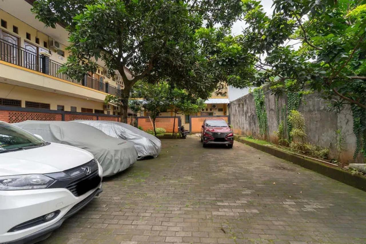 Kostawira Syariah Bintaro Mitra Reddoorz Hotel Mencil Kültér fotó