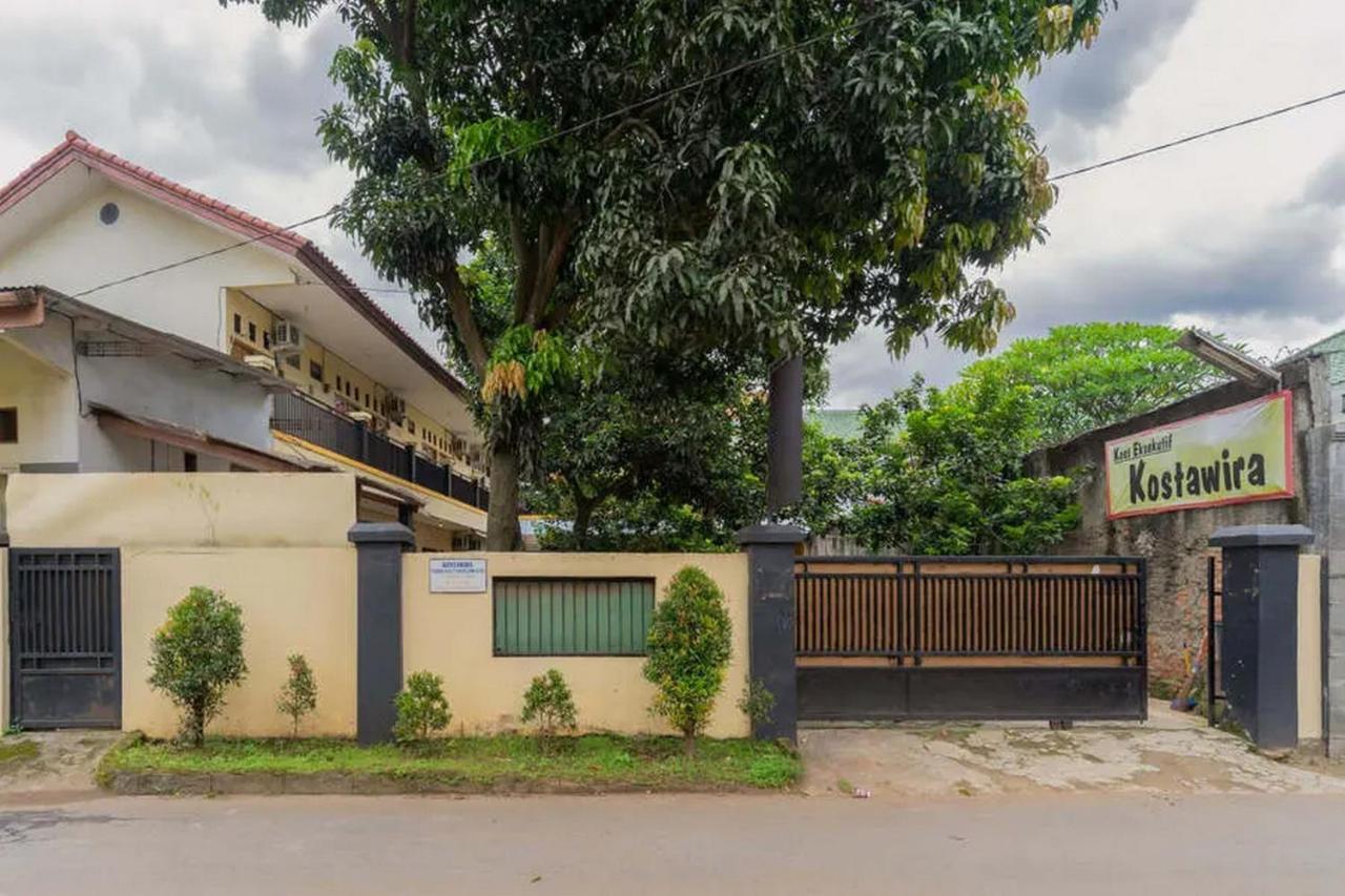 Kostawira Syariah Bintaro Mitra Reddoorz Hotel Mencil Kültér fotó