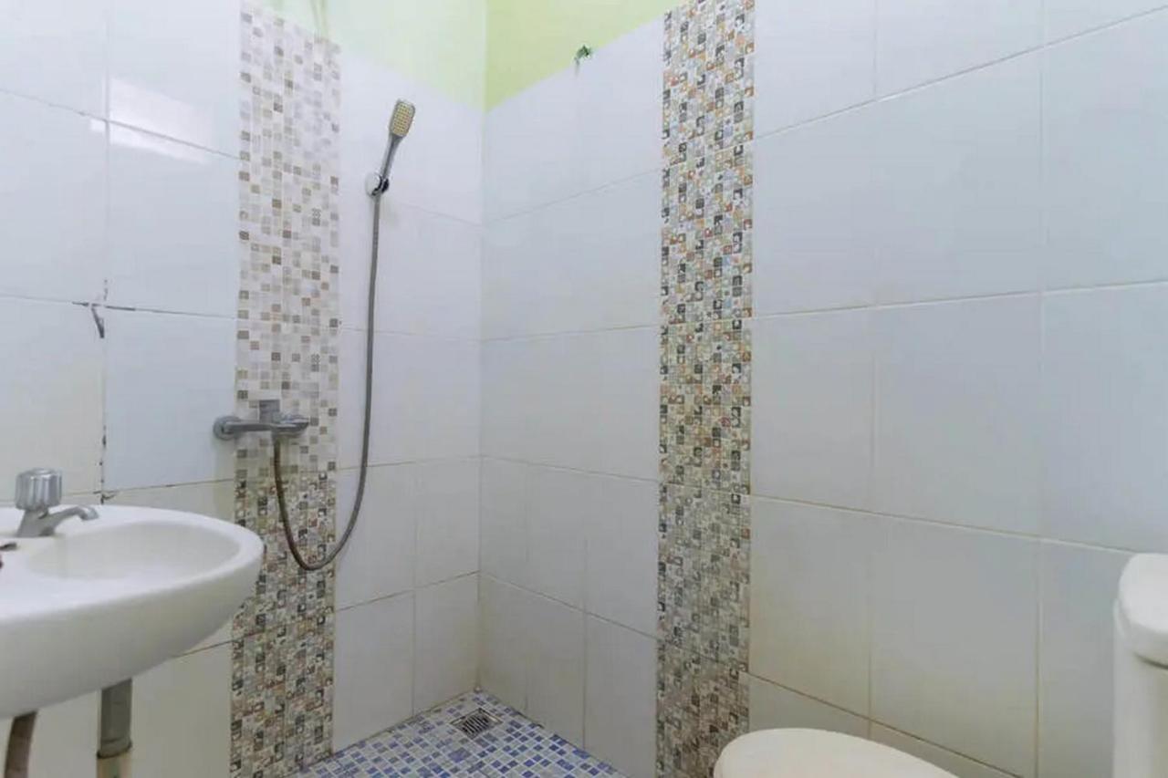 Kostawira Syariah Bintaro Mitra Reddoorz Hotel Mencil Kültér fotó